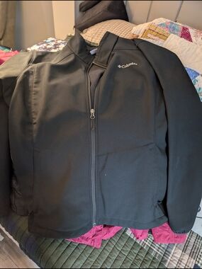 Columbia Black Softshell Jacket with Full Zip
